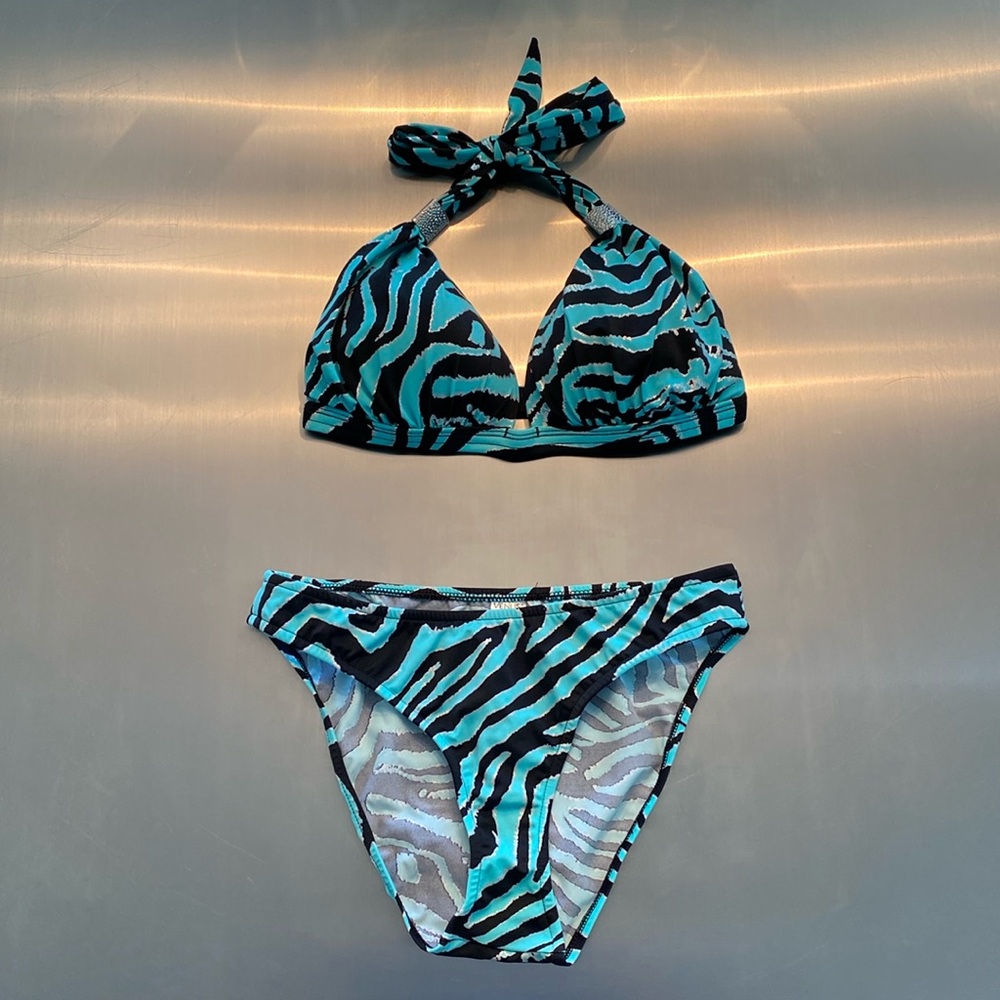 Venus goddess enhancer bikini top,size c bottoms, size 6, like new. Worn once